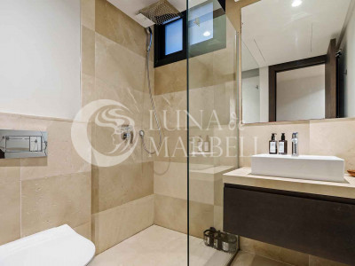 Villa for sale in Nueva Andalucia