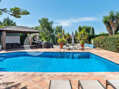Villa for sale in Benahavis