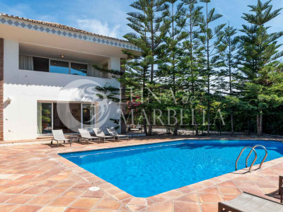 Villa for sale in Benahavis