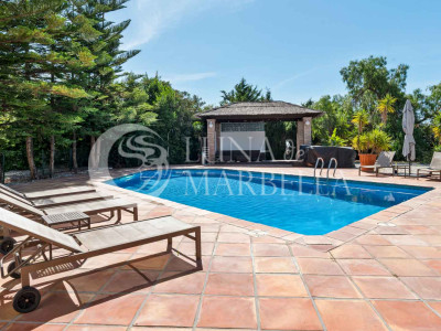 Villa for sale in Benahavis