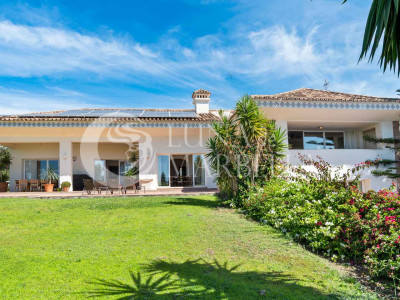 Villa for sale in Benahavis