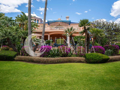 Villa en venta en Nueva Andalucia