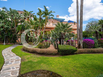 Villa en venta en Nueva Andalucia