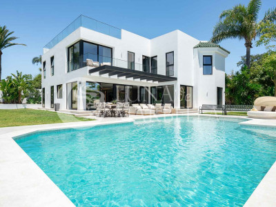 Villa en venta en Estepona