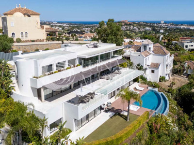 Villa for sale in Benahavis