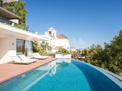 Villa for sale in Benahavis