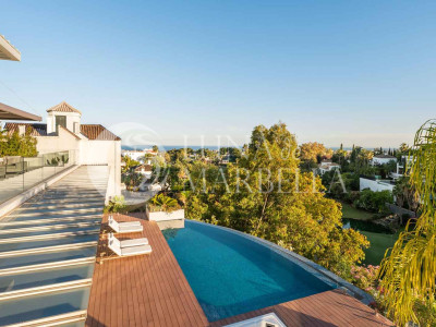 Villa for sale in Benahavis