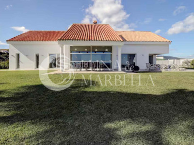 Villa for sale in Manilva