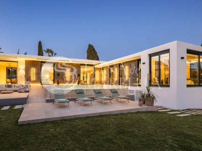 Villa for sale in Nueva Andalucia