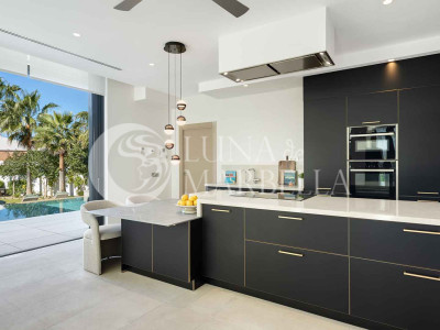 Villa for sale in Nueva Andalucia