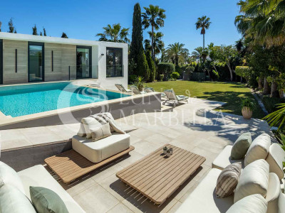 Villa for sale in Nueva Andalucia