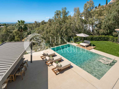 Villa for sale in Benahavis