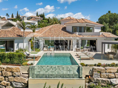 Villa for sale in Benahavis