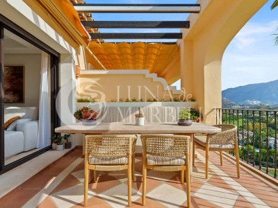 Penthouse for sale in Benahavis