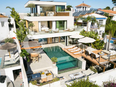 Villa for sale in Nueva Andalucia