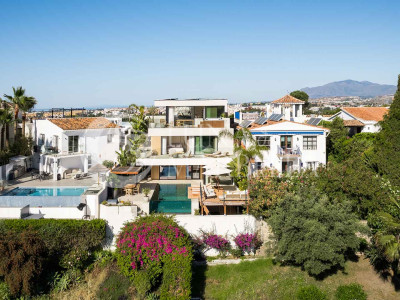 Villa for sale in Nueva Andalucia