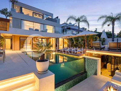 Villa for sale in Nueva Andalucia