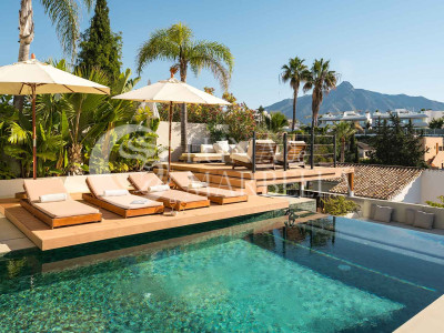 Villa for sale in Nueva Andalucia