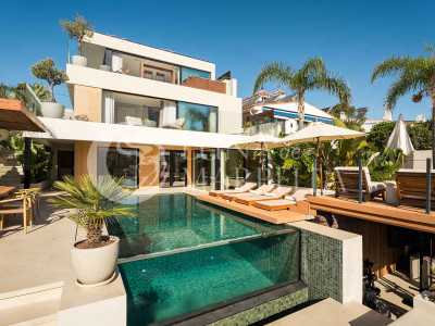 Villa for sale in Nueva Andalucia