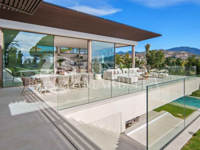 Villa for sale in Nueva Andalucia