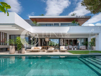 Villa for sale in Marbella East