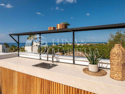Villa for sale in Marbella East