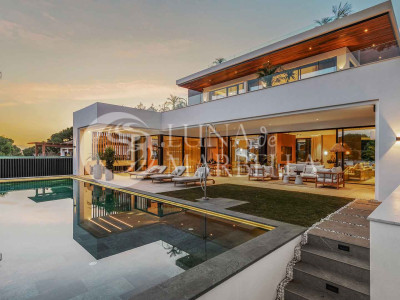 Villa for sale in Marbella East