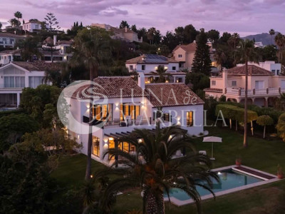 Villa for sale in Benahavis