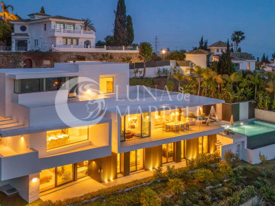 Villa for sale in Marbella East