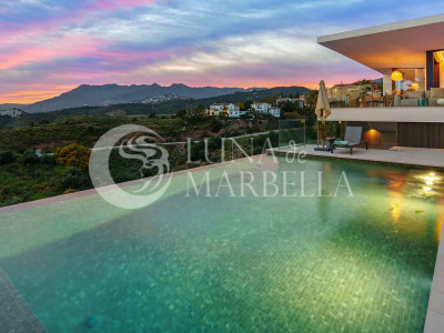 Villa for sale in Marbella East