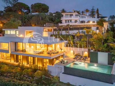 Villa for sale in Marbella East