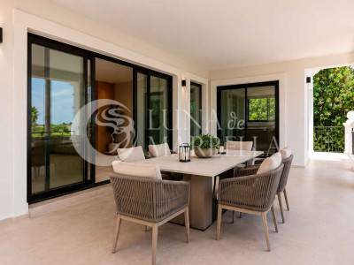 Villa for sale in Estepona