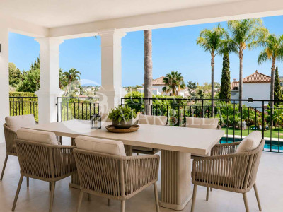 Villa for sale in El Paraiso, Estepona