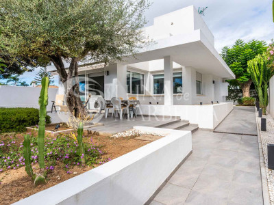 Villa for sale in Huerta Belón, Marbella