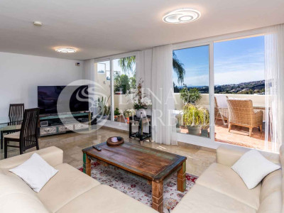 Apartment for sale in Benahavis