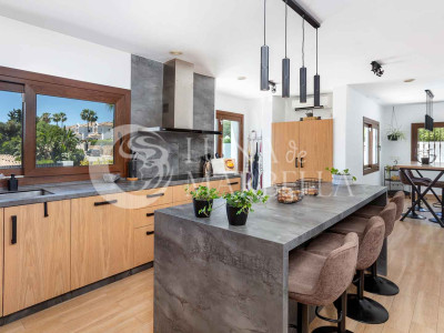Villa en venta en Estepona