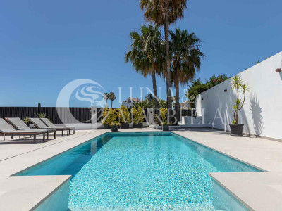 Villa en venta en Estepona