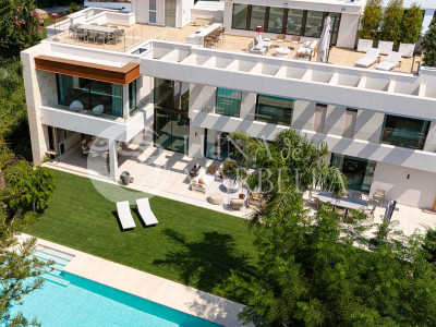 Villa for sale in Marbella East