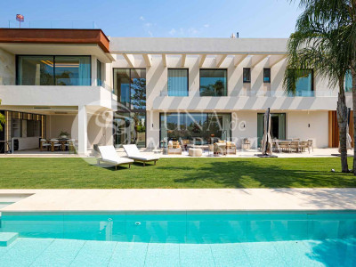 Villa for sale in Los Monteros Playa, Marbella East