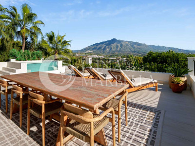 Villa for sale in Nueva Andalucia