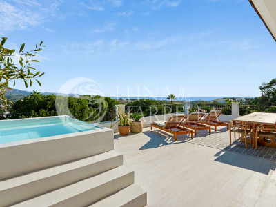 Villa for sale in Nueva Andalucia