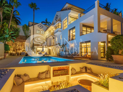 Villa for sale in Nueva Andalucia