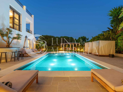 Villa for sale in Nueva Andalucia