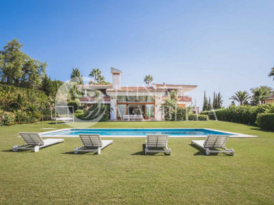 Villa for sale in Marbella East