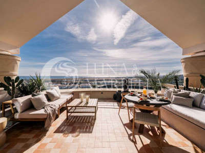 Penthouse for sale in Magna Marbella, Nueva Andalucia