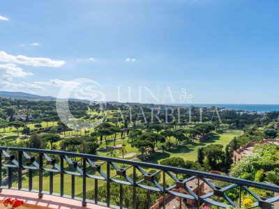 Penthouse for sale in Rio Real Golf, Marbella East