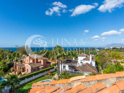 Penthouse for sale in Marbella East