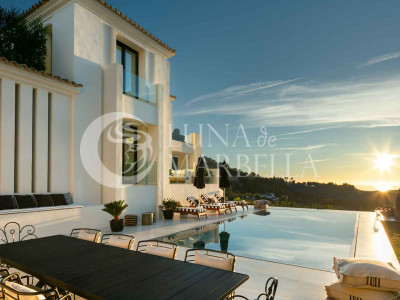 Villa en venta en El Madroñal, Benahavis