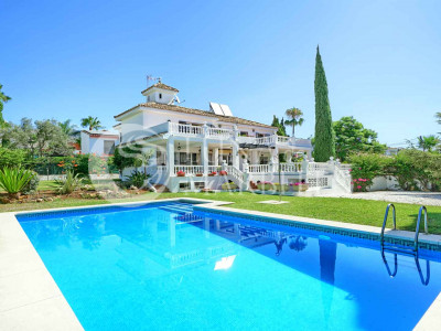 Villa for sale in Valdeolletas, Marbella