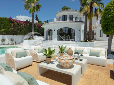 Villa for sale in Nueva Andalucia